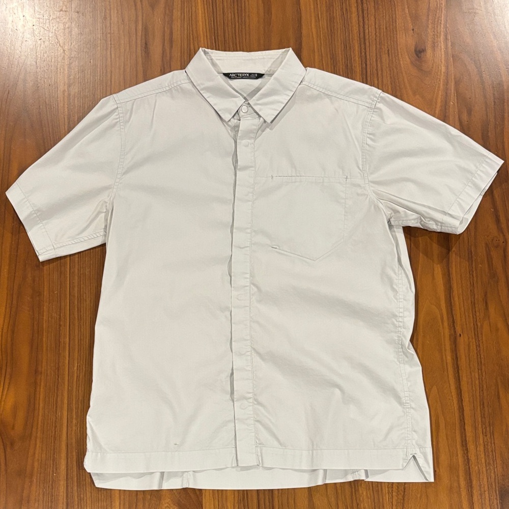 Arc'teryx Men's Light Gray Short Sleeve Shirt
